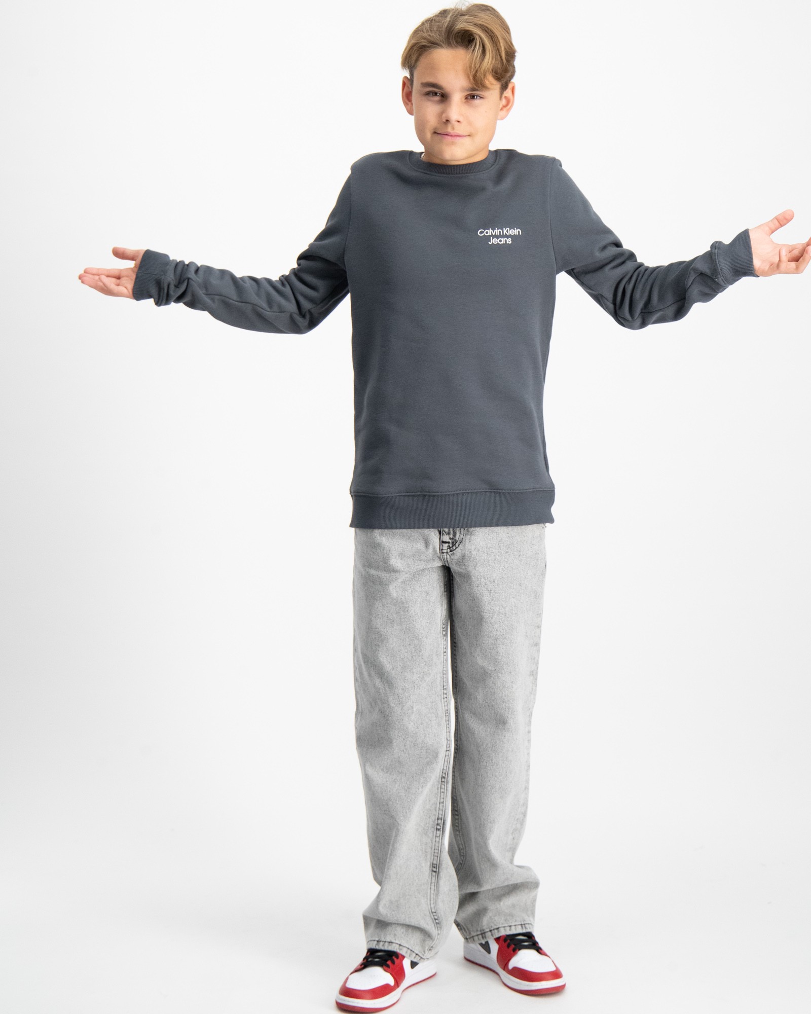Calvin Klein CKJ STACK LOGO SWEATSHIRT Grå för Kille | Kids Brand Store