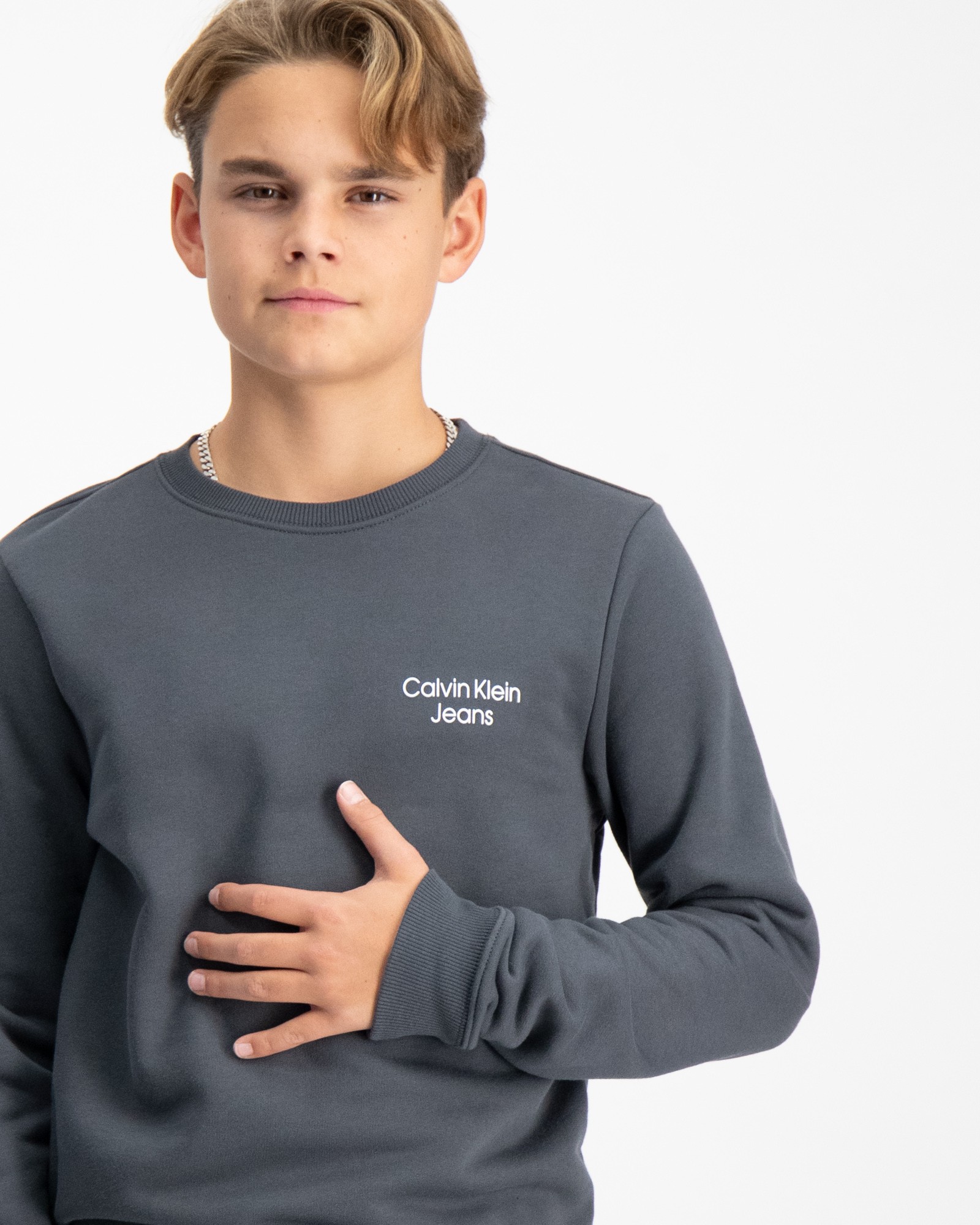 Calvin Klein CKJ STACK LOGO SWEATSHIRT Grå för Kille | Kids Brand Store