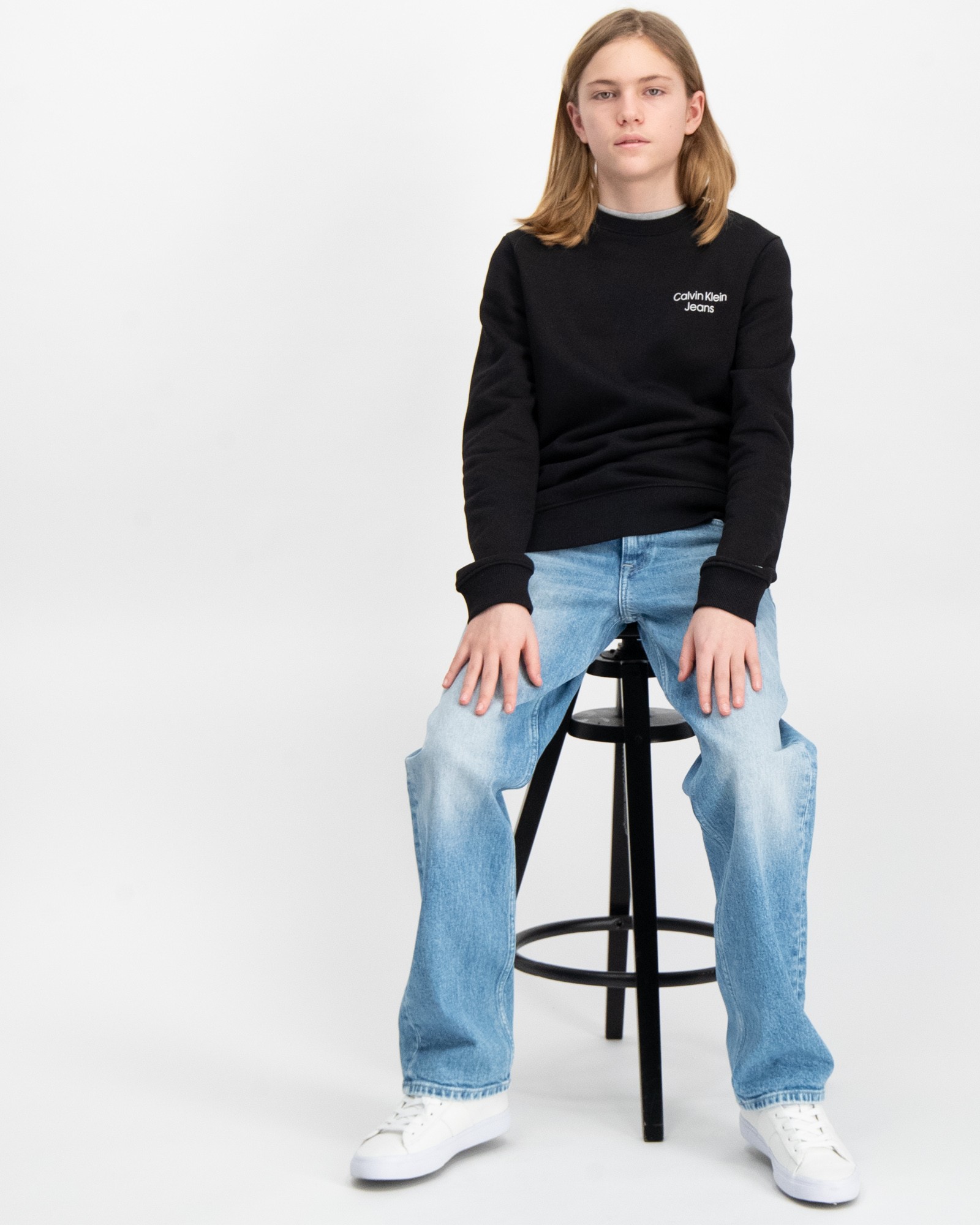 Calvin Klein CKJ STACK LOGO SWEATSHIRT Svart för Kille | Kids Brand Store