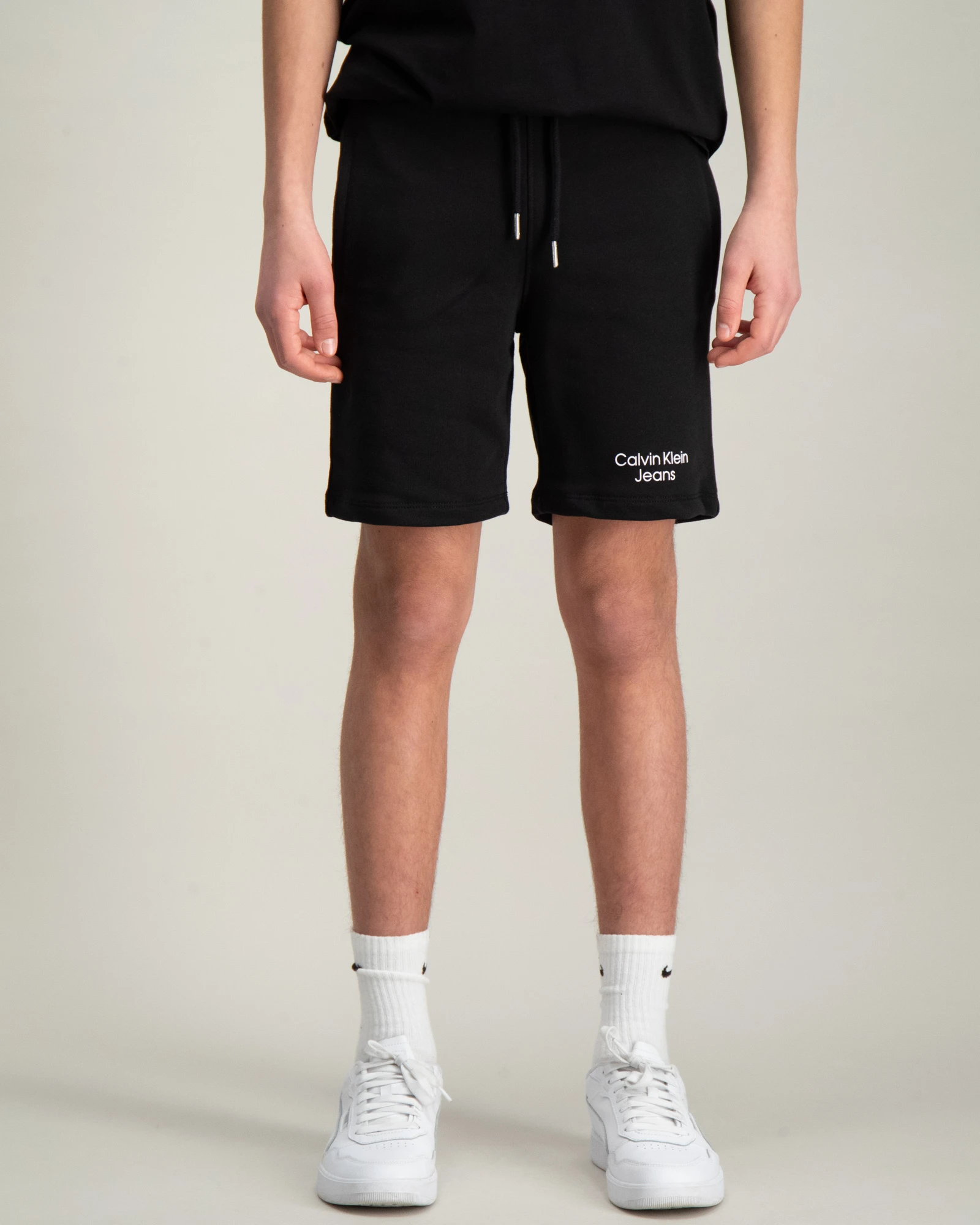 Calvin Klein CKJ STACK LOGO JOGGER SHORTS Svart til Gutt | Kids Brand Store