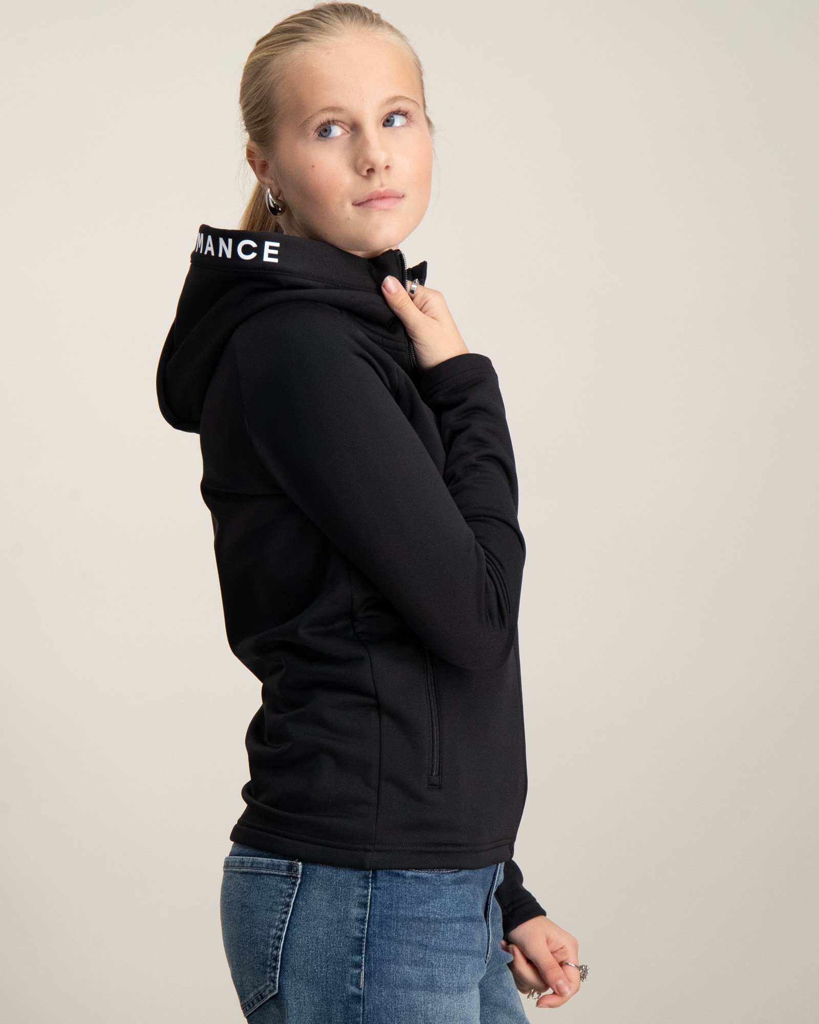 Peak Performance Jr Rider Zip Hood Svart til Jente | Kids Brand Store