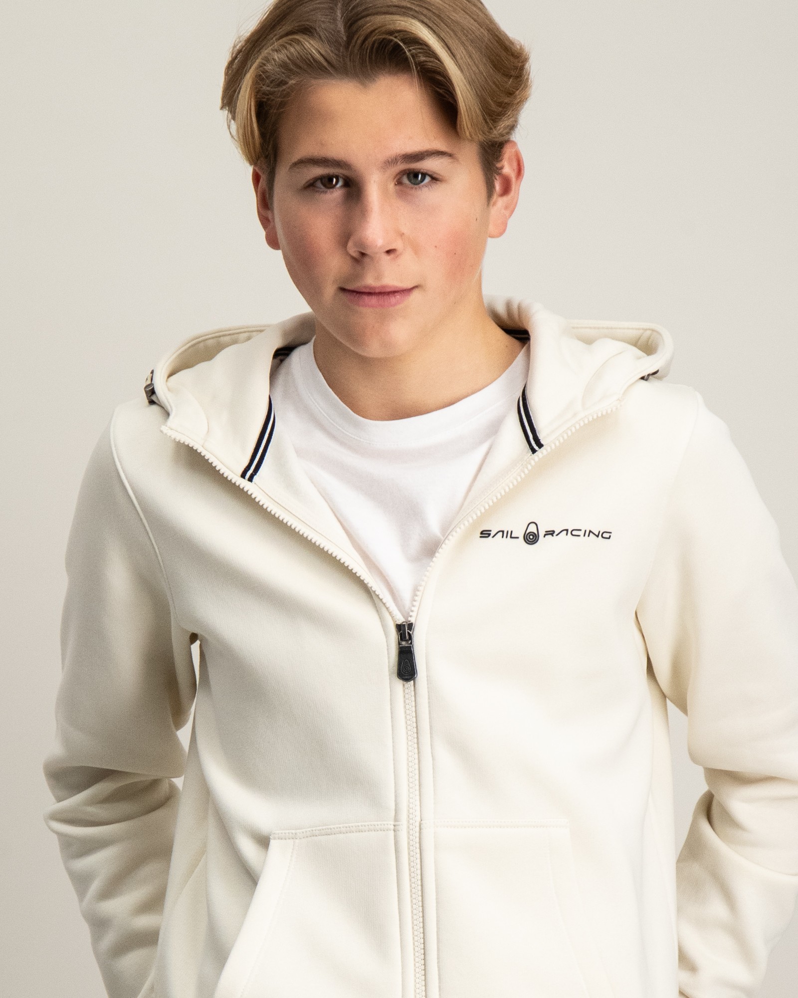 Sail Racing JR BOWMAN LOGO ZIP HOOD Hvit til Gutt | Kids Brand Store