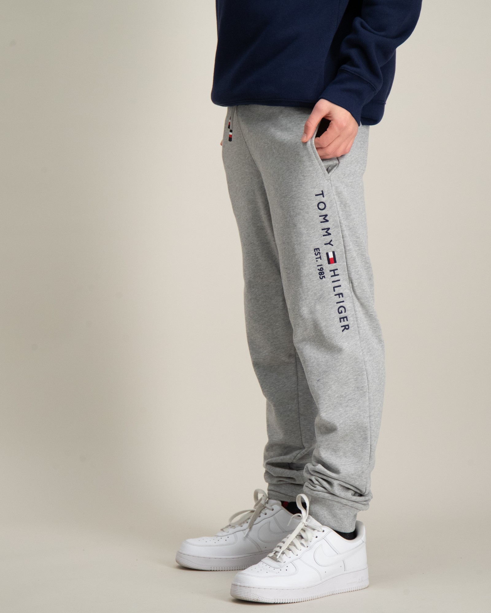 Grey tommy hilfiger sweatpants discount
